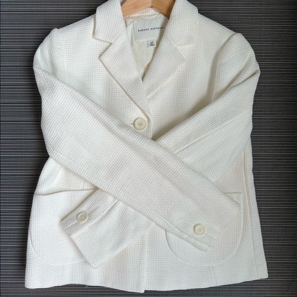 *gently used* Banana Republic white blazer (size S) - Picture 3 of 8
